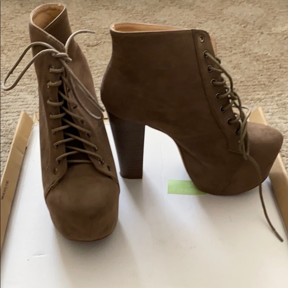 Heels - Picture 1 of 1